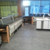 Plaatsen en aansluiten van keuken apparatuur in een restaurant. III