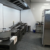 Plaatsen en aansluiten van keuken apparatuur in een restaurant. II