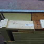 De constructie weer verstevigd.